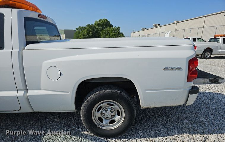 image for item MD9856 2010 Dodge Dakota  Ext. Cab pickup truck