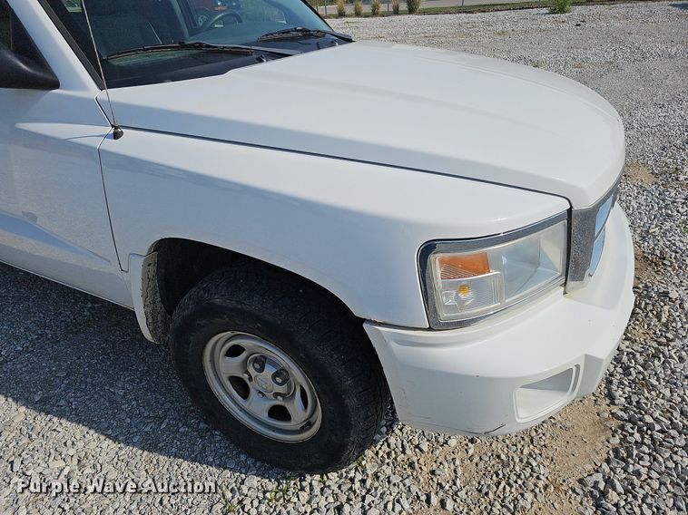 image for item MD9856 2010 Dodge Dakota  Ext. Cab pickup truck