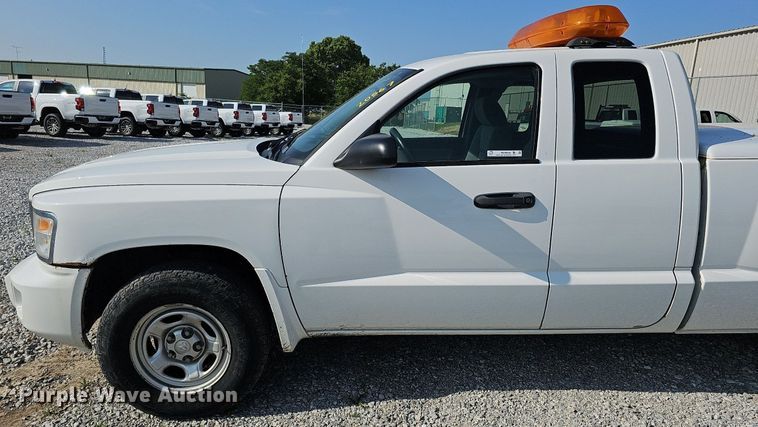 image for item MD9856 2010 Dodge Dakota  Ext. Cab pickup truck