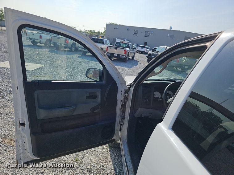 image for item MD9856 2010 Dodge Dakota  Ext. Cab pickup truck