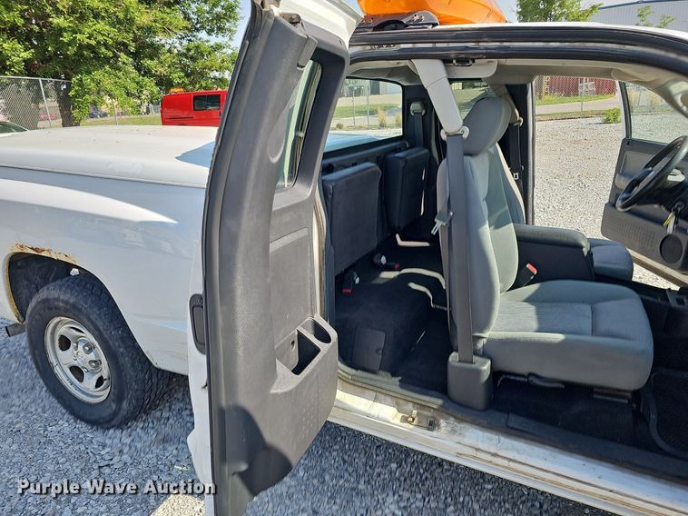 image for item MD9856 2010 Dodge Dakota  Ext. Cab pickup truck