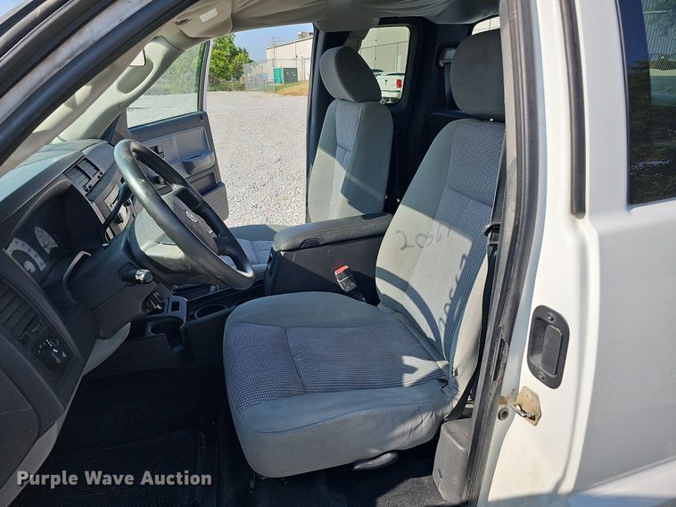 image for item MD9856 2010 Dodge Dakota  Ext. Cab pickup truck