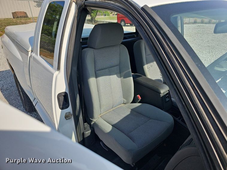 image for item MD9856 2010 Dodge Dakota  Ext. Cab pickup truck