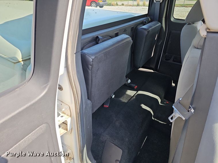 image for item MD9856 2010 Dodge Dakota  Ext. Cab pickup truck