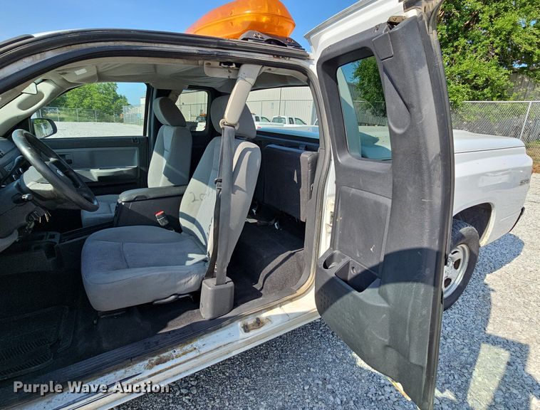 image for item MD9856 2010 Dodge Dakota  Ext. Cab pickup truck