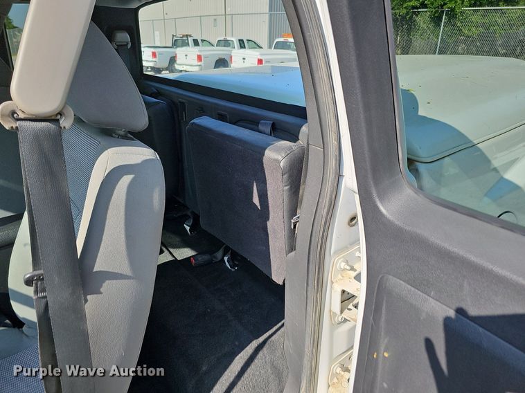 image for item MD9856 2010 Dodge Dakota  Ext. Cab pickup truck