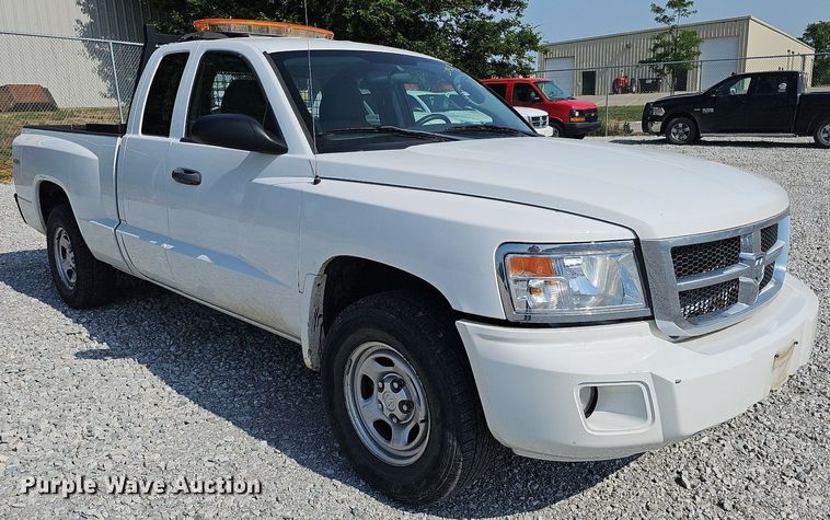 image for item MD9857 2010 Dodge Dakota  Ext. Cab pickup truck