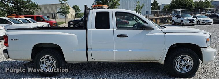 image for item MD9857 2010 Dodge Dakota  Ext. Cab pickup truck