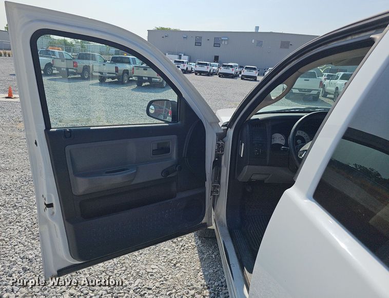 image for item MD9857 2010 Dodge Dakota  Ext. Cab pickup truck