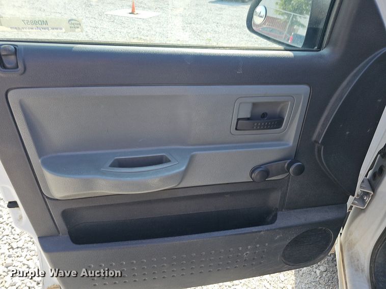 image for item MD9857 2010 Dodge Dakota  Ext. Cab pickup truck