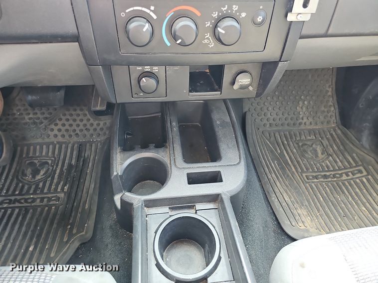 image for item MD9857 2010 Dodge Dakota  Ext. Cab pickup truck