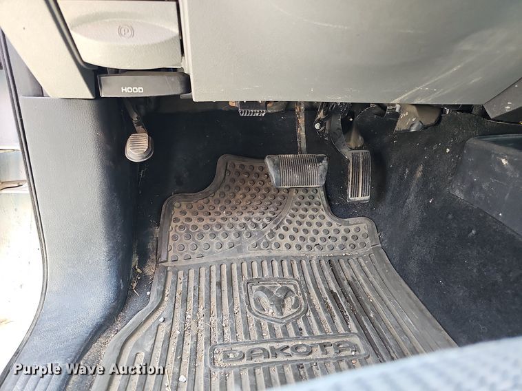 image for item MD9857 2010 Dodge Dakota  Ext. Cab pickup truck