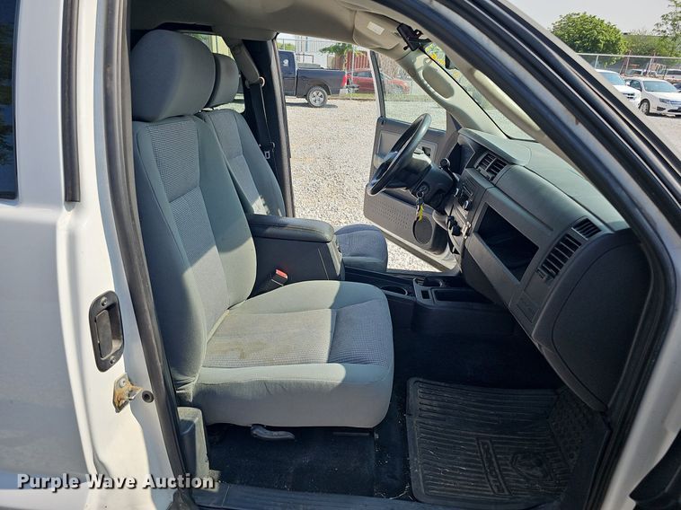 image for item MD9857 2010 Dodge Dakota  Ext. Cab pickup truck