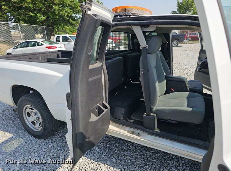 image for item MD9857 2010 Dodge Dakota  Ext. Cab pickup truck