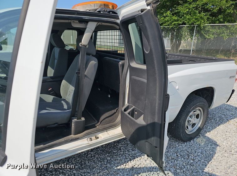 image for item MD9857 2010 Dodge Dakota  Ext. Cab pickup truck