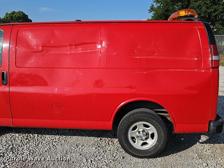 image for item MD9861 2008 Chevrolet Express 1500  van