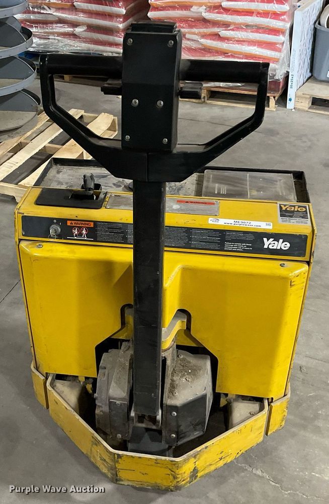 image for item ME9872 Yale MPB040ACN24C2748  electric pallet jack