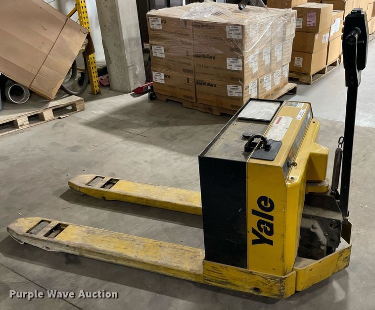 image for item ME9872 Yale MPB040ACN24C2748  electric pallet jack