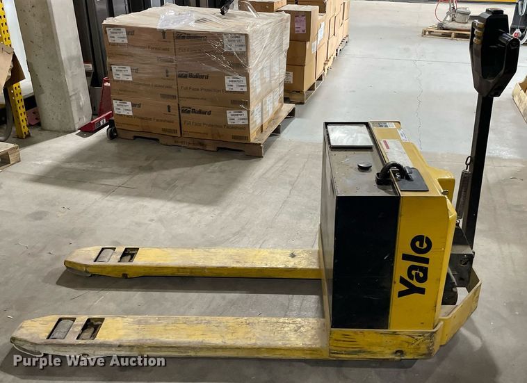image for item ME9872 Yale MPB040ACN24C2748  electric pallet jack