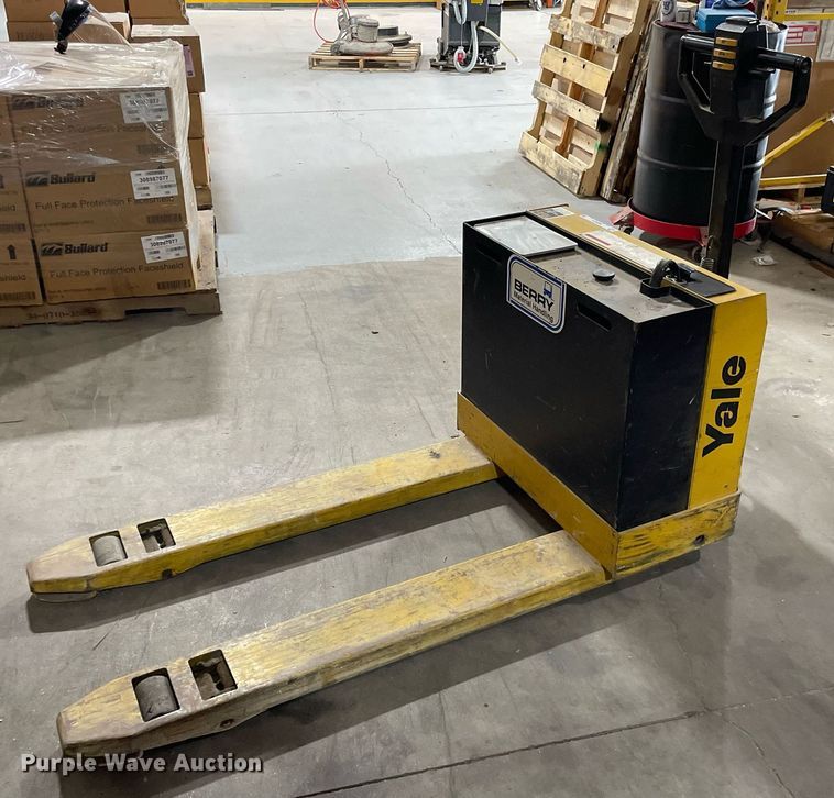 image for item ME9872 Yale MPB040ACN24C2748  electric pallet jack