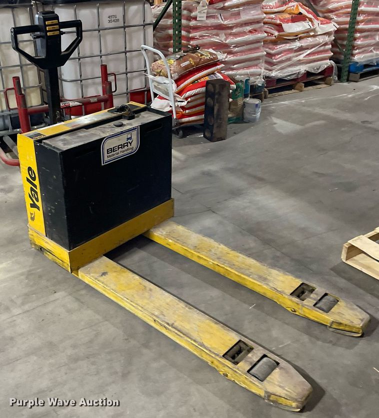 image for item ME9872 Yale MPB040ACN24C2748  electric pallet jack