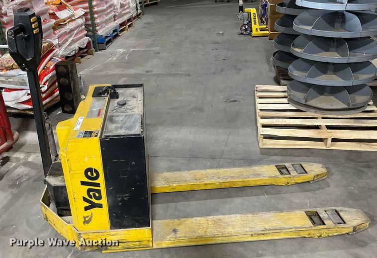 image for item ME9872 Yale MPB040ACN24C2748  electric pallet jack