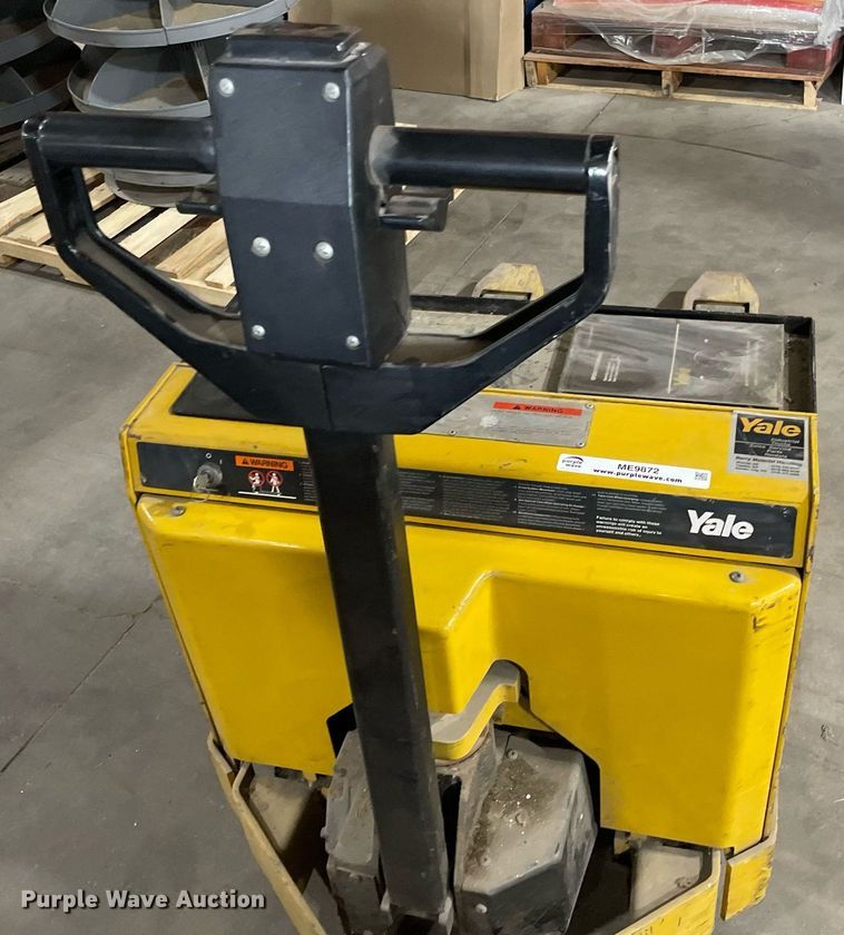 image for item ME9872 Yale MPB040ACN24C2748  electric pallet jack