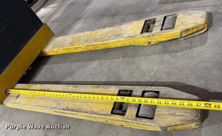 image for item ME9872 Yale MPB040ACN24C2748  electric pallet jack