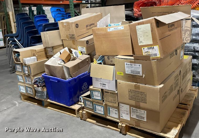 image for item ME9873 (2) pallets of lighting bulbs