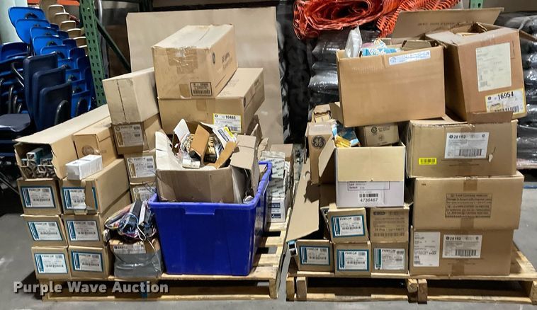 image for item ME9873 (2) pallets of lighting bulbs