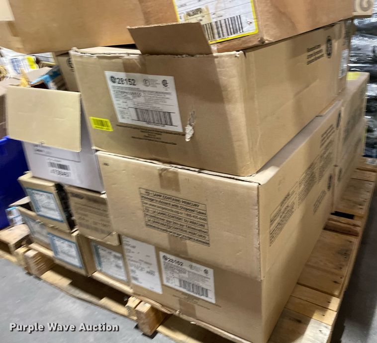 image for item ME9873 (2) pallets of lighting bulbs