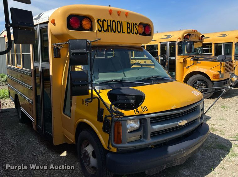 image for item ME9879 1999 Chevrolet Express 3500  school bus