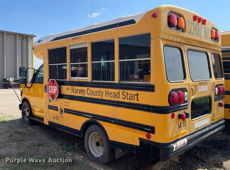 image for item ME9879 1999 Chevrolet Express 3500  school bus