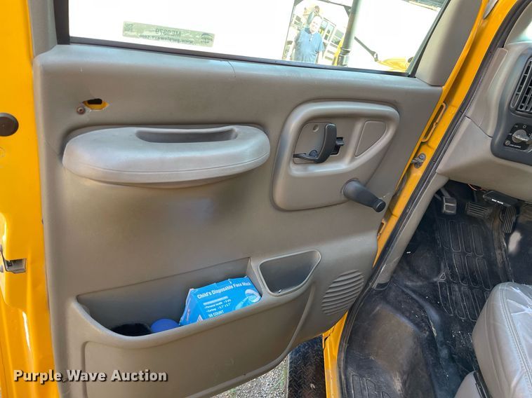 image for item ME9879 1999 Chevrolet Express 3500  school bus