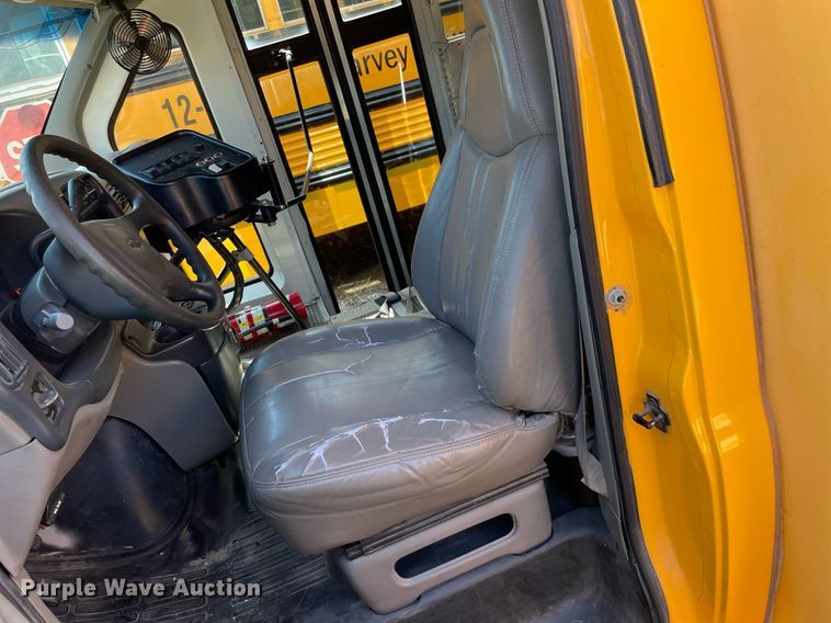 image for item ME9879 1999 Chevrolet Express 3500  school bus