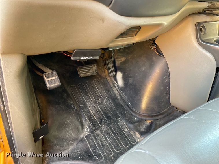 image for item ME9879 1999 Chevrolet Express 3500  school bus