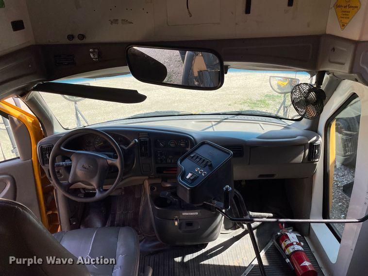 image for item ME9879 1999 Chevrolet Express 3500  school bus