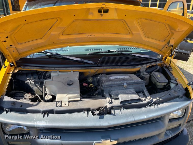image for item ME9879 1999 Chevrolet Express 3500  school bus