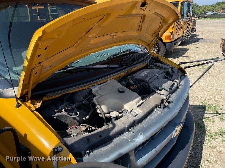 image for item ME9879 1999 Chevrolet Express 3500  school bus