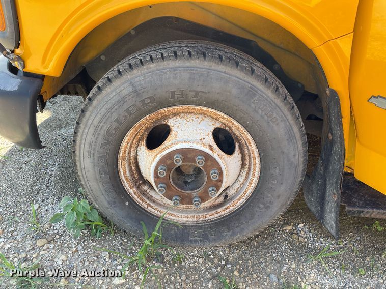 image for item ME9879 1999 Chevrolet Express 3500  school bus