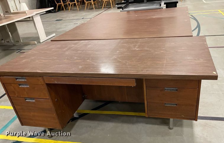 image for item ME9946 (13) desks