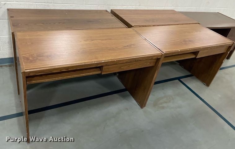 image for item ME9946 (13) desks