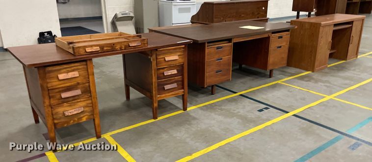 image for item ME9953 (8) desks