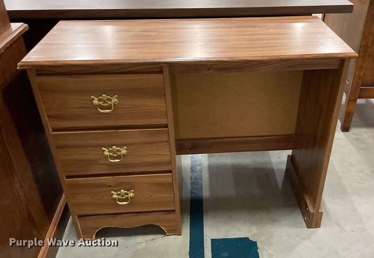 image for item ME9953 (8) desks