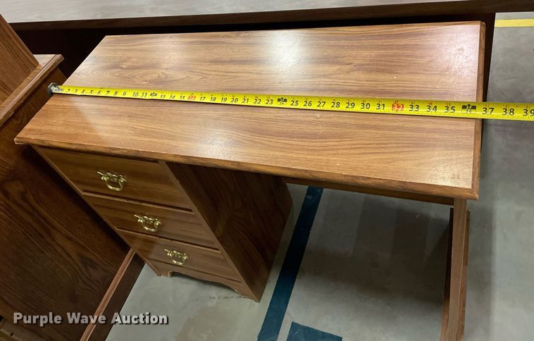 image for item ME9953 (8) desks