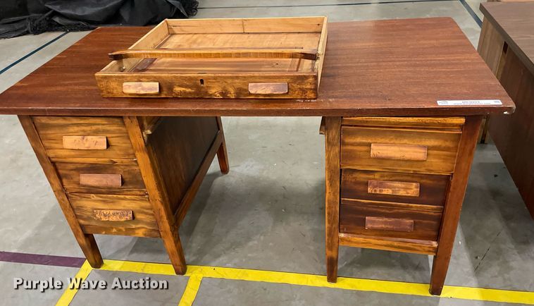 image for item ME9953 (8) desks