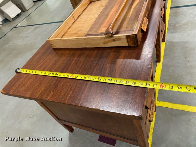 image for item ME9953 (8) desks