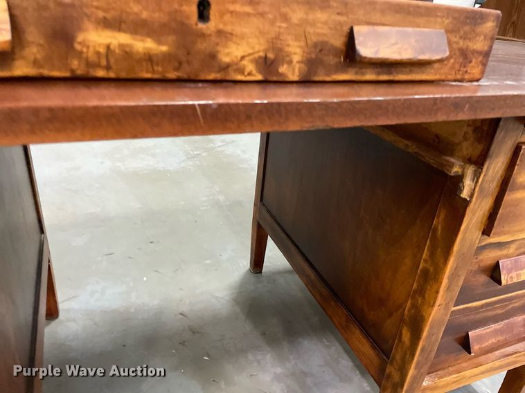 image for item ME9953 (8) desks