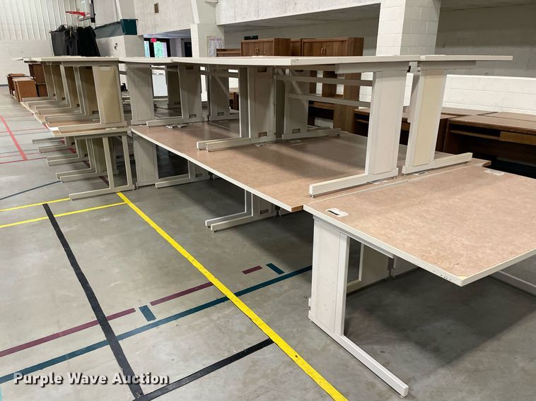 image for item ME9954 (32) desks