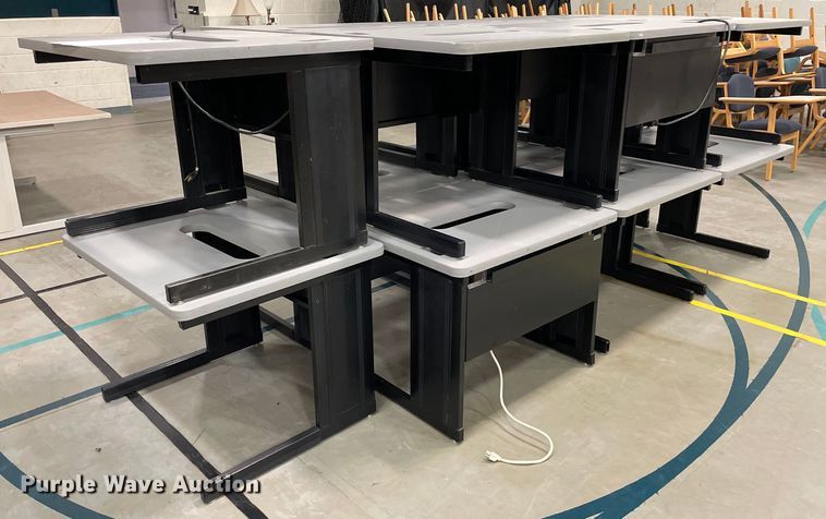 image for item ME9955 (14) 30" x 36" desks